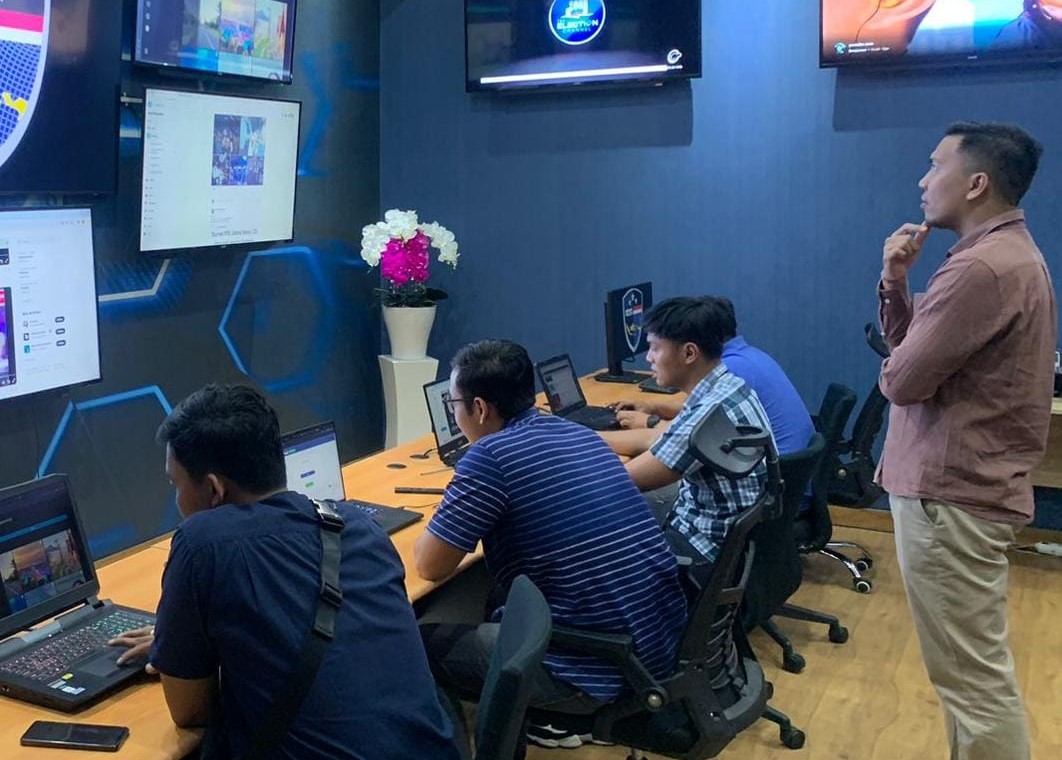 PELOTOTI: Tim Cyber Polda Bali sedang melakukan aktivitas pemantauan media sosial atas potensi hoaks dan ujaran kebencian jelang Nataru dan Pemilu 2024.