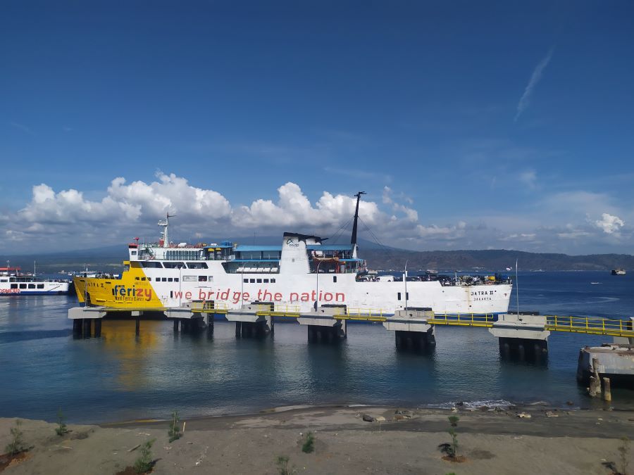 BACKUP:  KMP Jantra II, kapal perbantuan untuk angkutan Natal dan tahun baru di dermaga IV Pelabuhan Gilimanuk