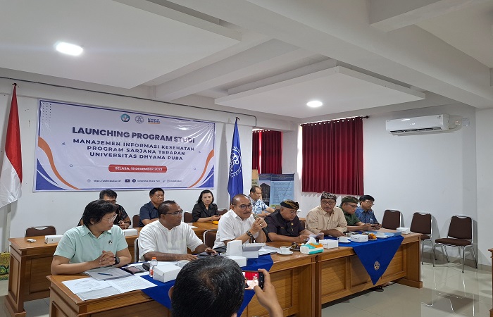 Jajaran pengurus Yayasan Dhyana Pura didampingi Tim Hukumnya memberika keterangan pers, Kamis kemarin (28/12).