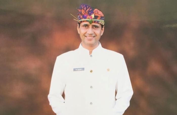 KEMBALI BERSAING: Tokoh spiritual dan guru Yoga Dr. Somvir kembali mencalonkan diri di DPRD Bali dapil Buleleng.
