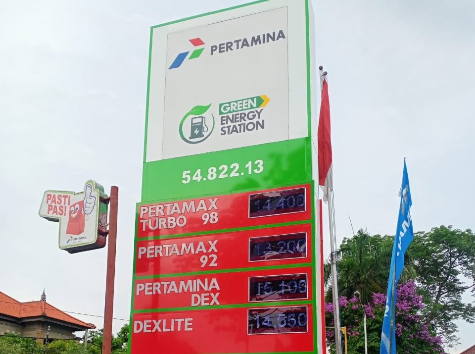TURUN HARGA: Pertamina secara resmi mengumumkan penurunan harga BBM non subsidi per 1 Januari 2024.