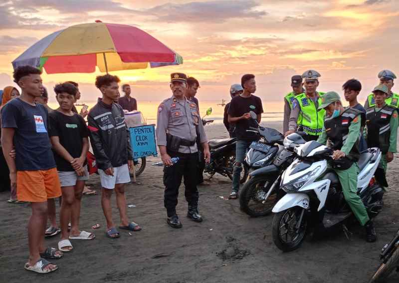 DIANGKUT : Sejumlah motor yang diamankan ke Polsek Negara karena diduga akan balap liar di Pantai. (foto:polsek jembrana)