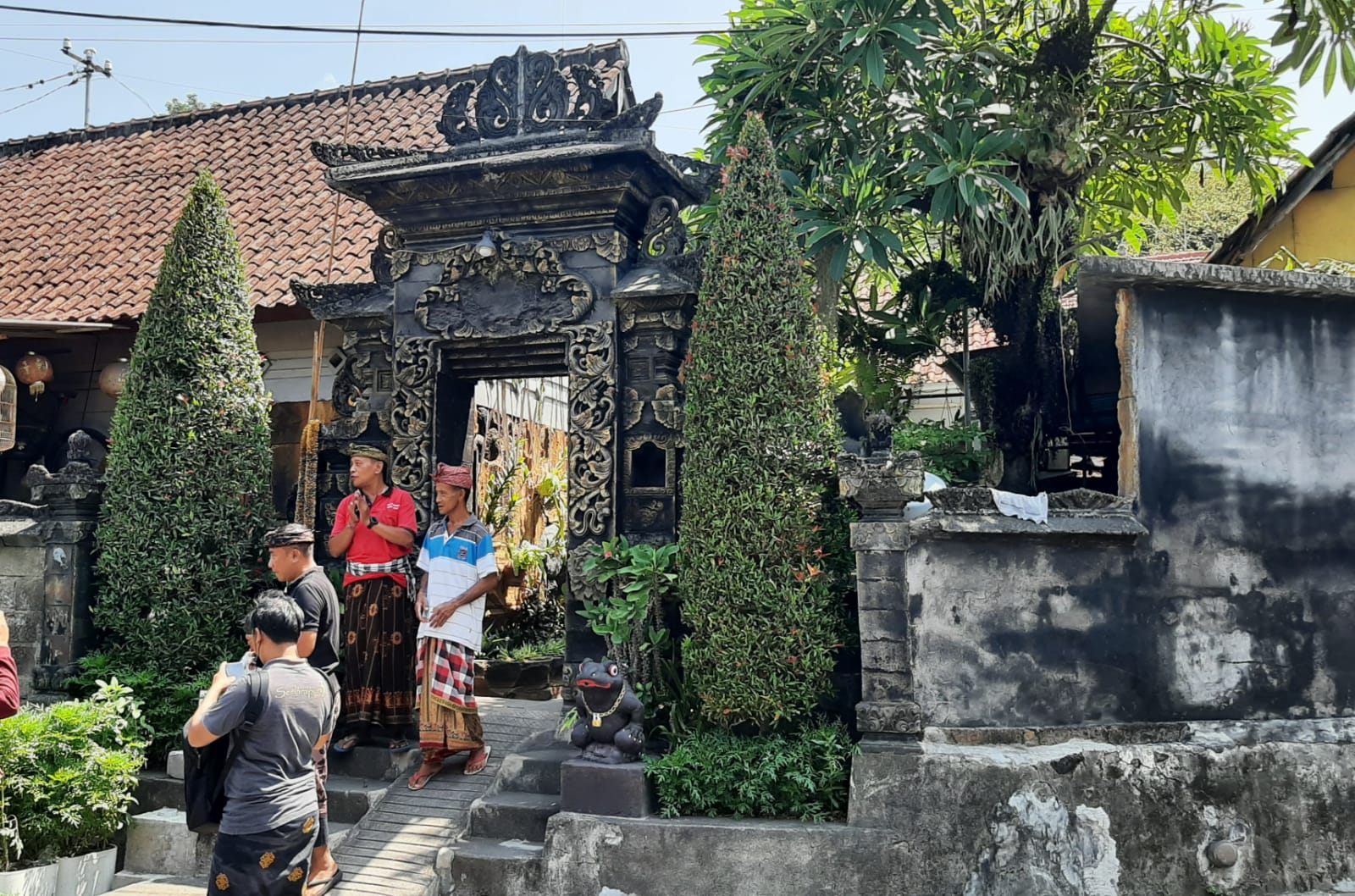 Rumah saat korban Ni Made Sutarini sedang remaja adalah warga Dusun Banda Desa Takmung Klungkung, Bali