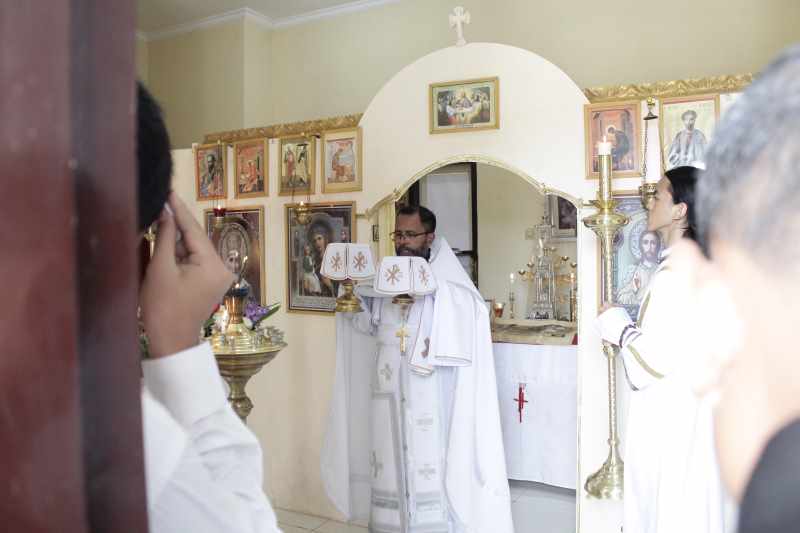NATALAN DI  BULAN JANUARI : Jemaat Gereja Orthodox Rusia St. Nikholas Bali saat perayaan ibadah Natal. (foto:francelino junior)