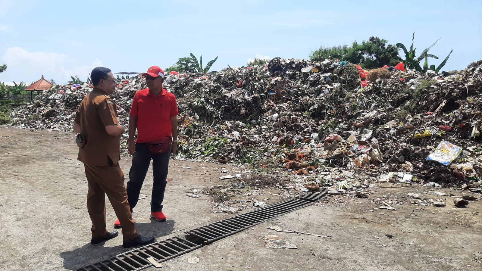 MASALAH LAGI: Komisi II DPRD Klungkung observasi pengelolaan sampah di Klungkung