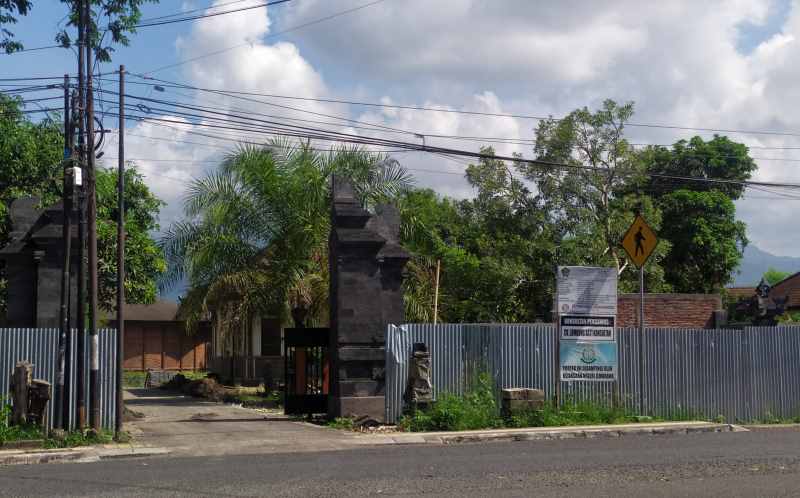 MAL PELAYANAN PUBLIK : Gedung MPP Jembrana masih dalam keadaan tertutup karena belum selesai seratus persen . (m.basir)