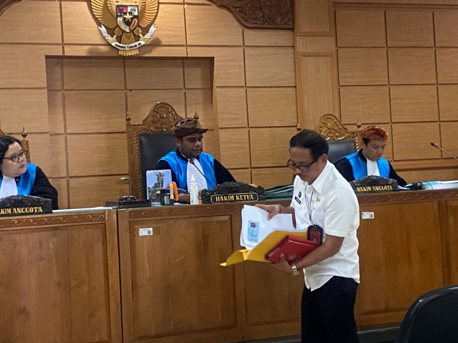 USUT DATA: Saksi Ahli Putu Yudiatmika selaku Kabid Pelayanan Pencatatan Sipil di Persidangan di PTUN Denpasar
