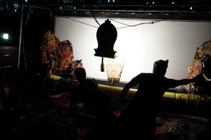UNJUK KEBOLEHAN : Pertunjukan Komunitas Pedalangan Kercen Mas,Buleleng. (eka prasetya/radar bali)