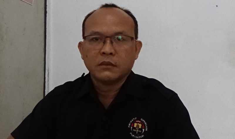 BEBERKAN PERKEMBANGAN KASUS : Kasi Humas Polres Buleleng, AKP Gede Darma Diatmika menyatakan tersangka pengeroyokan di Desa Kalibukbuk ditahan. (francelino junior)