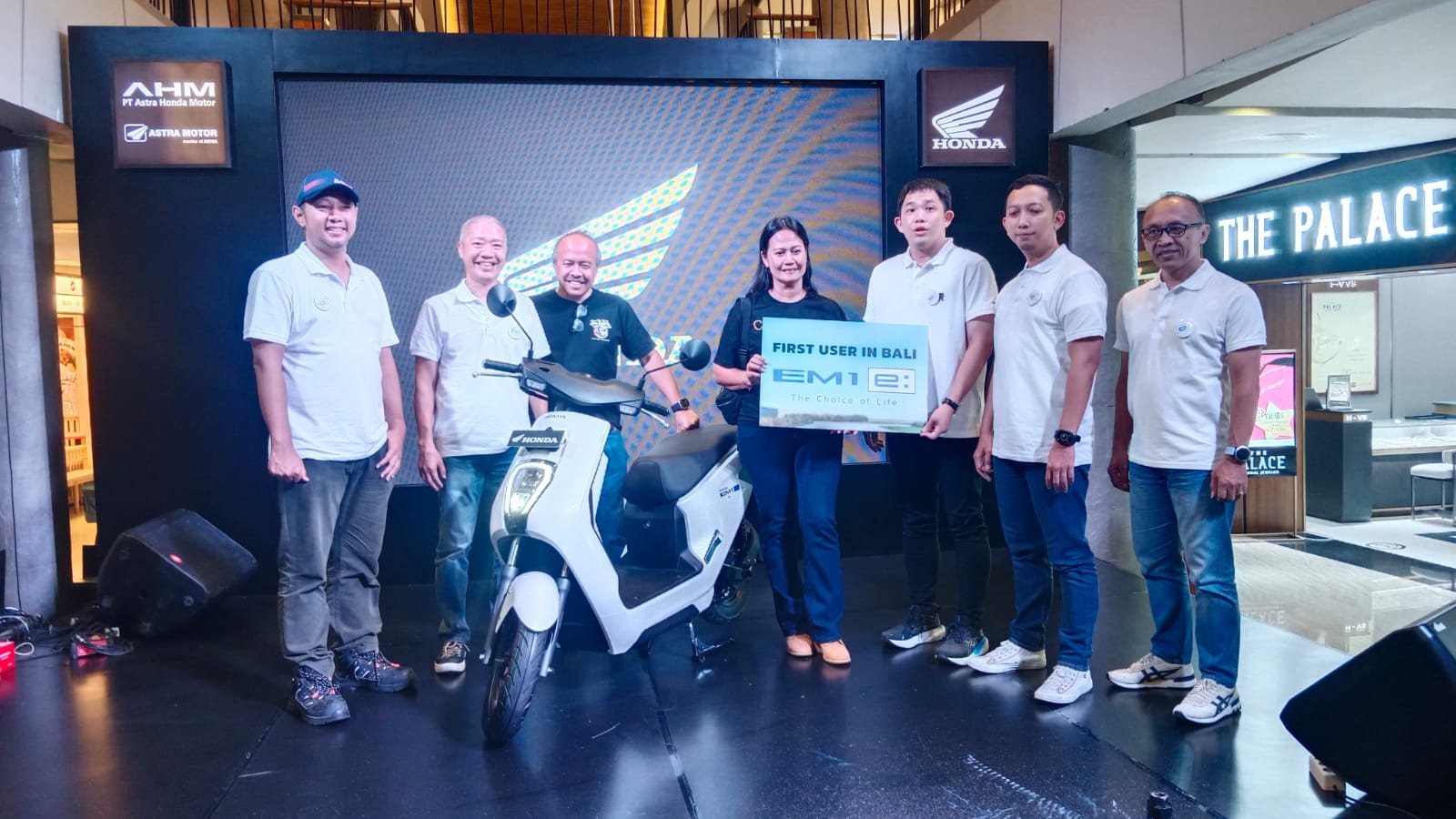 LAUNCHING BALI: Motor listrik Honda EM1 e: (Honda Electric Moped 1) diperkenalkan di Mall Level 21 Denpasar (19/1/2024). (Astra Motor Bali)