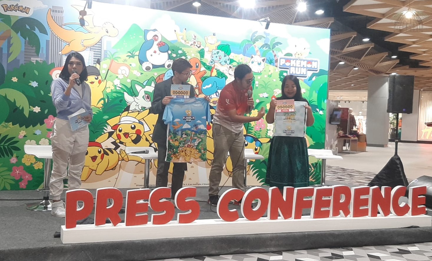 KICKOFF: General Manager AKG Entertainment, Christina Lim, didampingi Race Management Representative for Pokemon Run 2024, Satrio Guardian dan Maria Lucia selaku Operation General Manager Living World