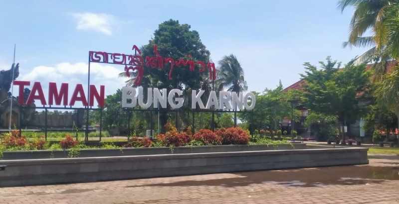 BAKAL DIKOMERSIALKAN : Suasana di Taman Bung Karno, Tabanan. Untuk acara komersialkan bakal dikenakan biaya sewa. (juliadi/radar bali)