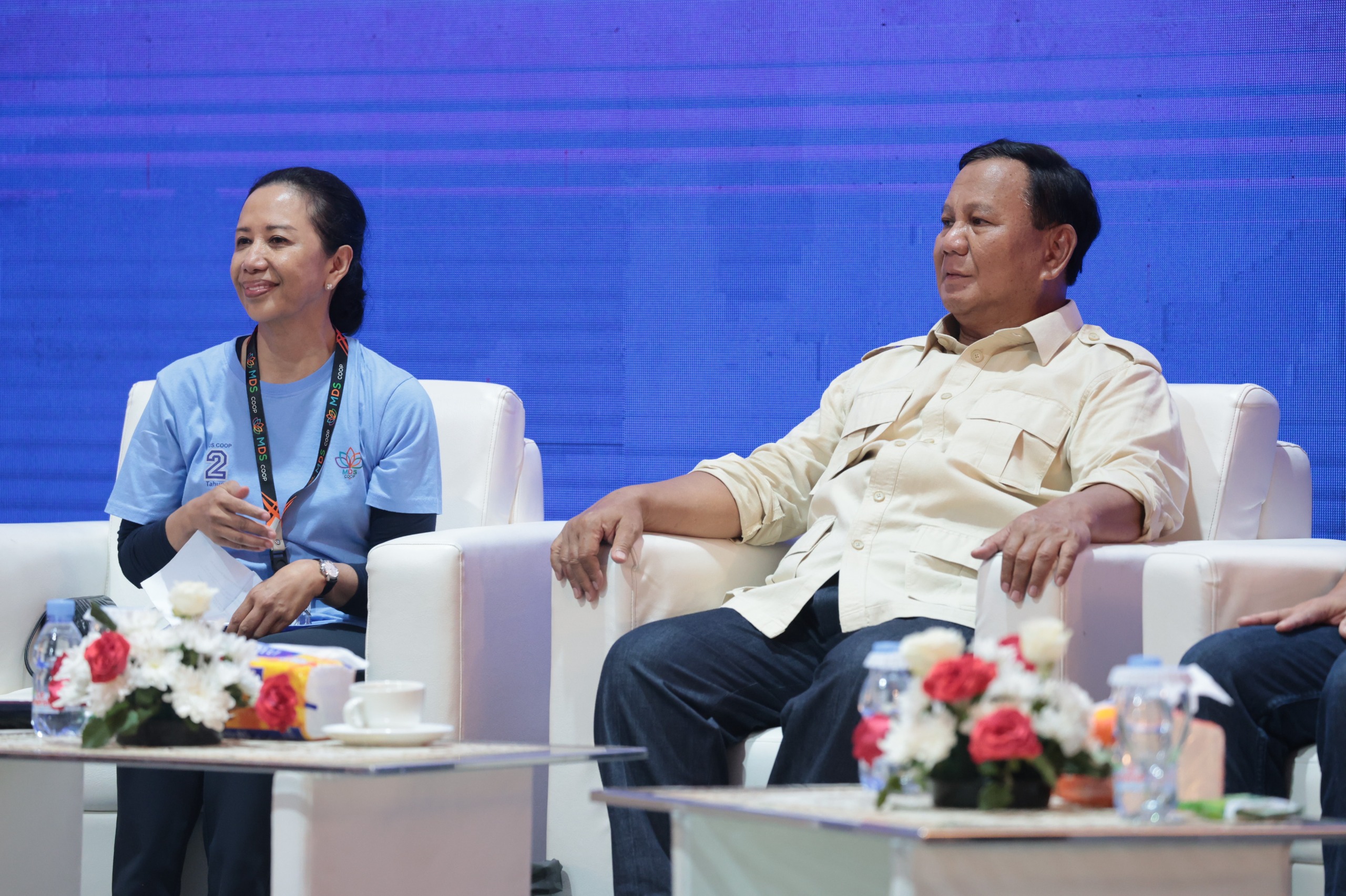 Mantan Menteri BUMN Rini Soemarno )kiri) dan capres no urut 2 Prabowo Subianto dalam forum Mekar Digital Sejahtera (MDS).