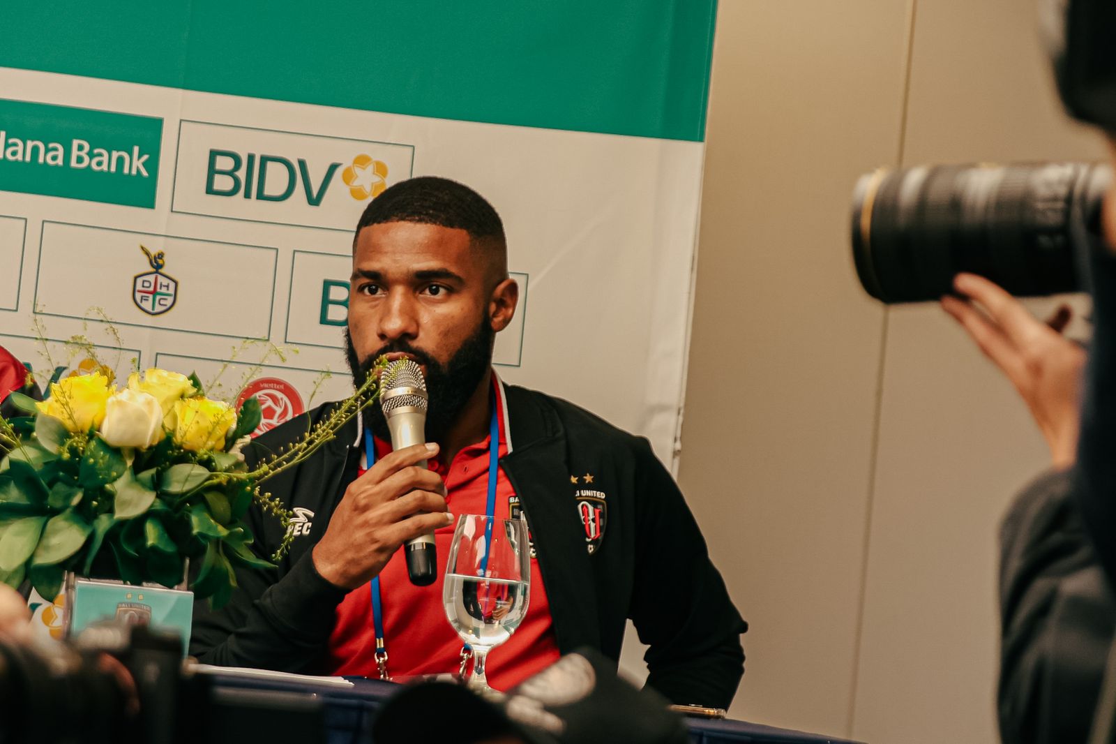 UJI COBA: Pemain Bali United Jeferrson Assis saat sesi konferensi pers jelang kontra Daejeon Hana Citizen Korea Selatan