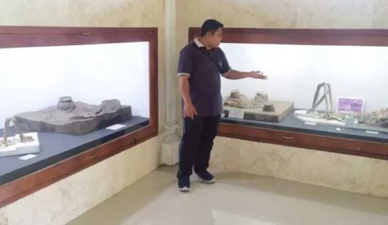 BERUSIA PURBA : Beberapa benda koleksi museum prasejarah di Jembrana. (dok.radar bali)