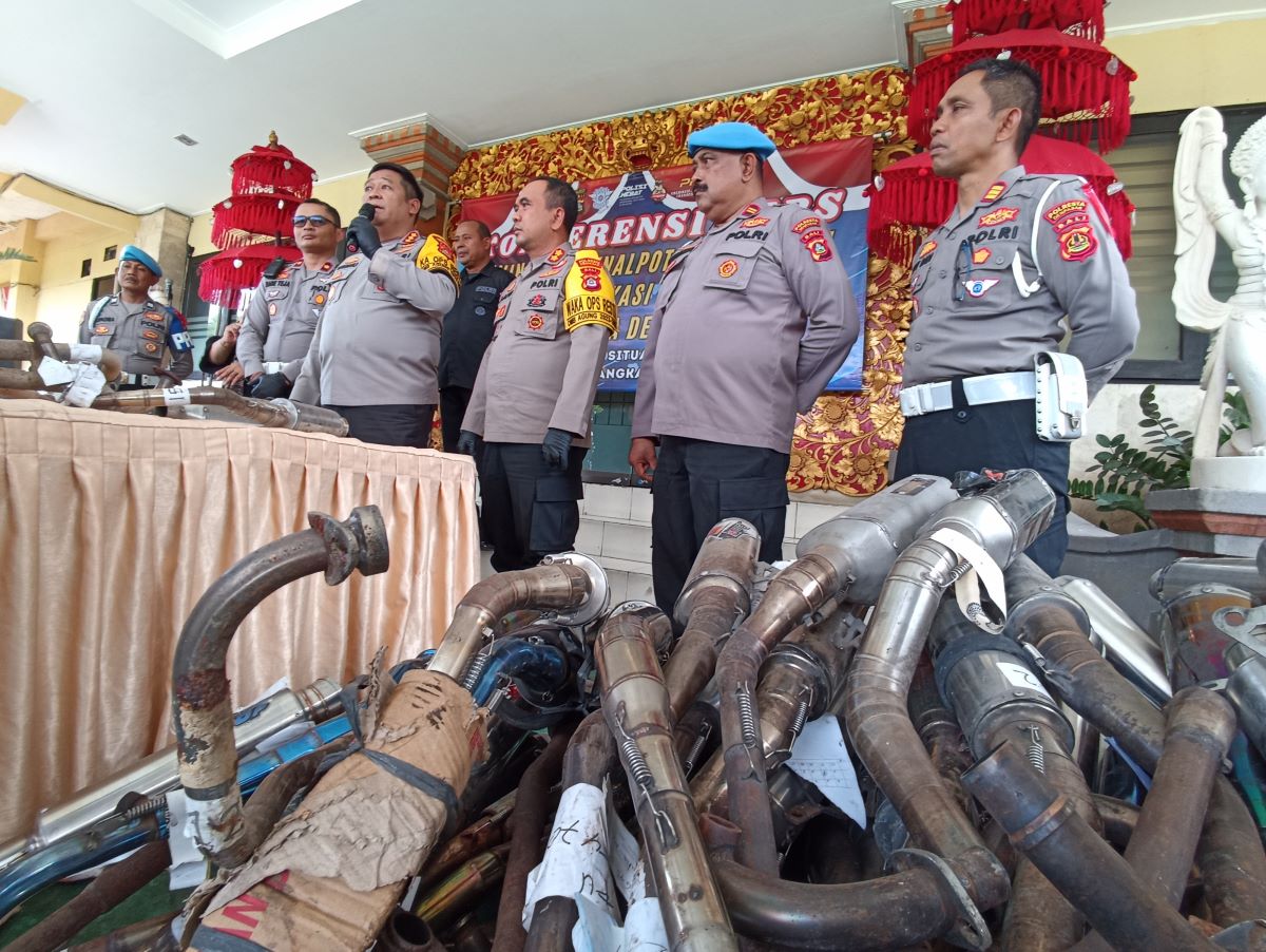 BISING: Ratusan kendaraan terjaring razia, knalpot brong berjumlah ratusan disita Satlantas Polresta Denpasar