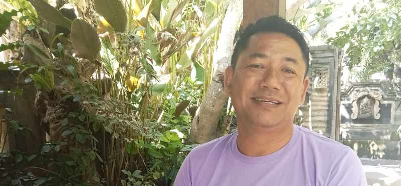 PANTAU PERKEMBANGAN : Anggota DPRD Karangasem asal Desa Bugbug, I Nengah Supartha.(foto:dok.radar bali