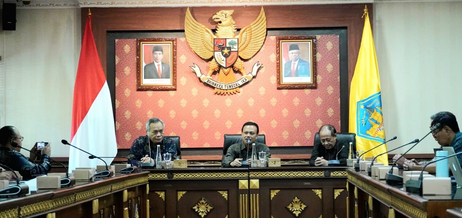 RANCANG IKN: Kepala Unit Kerja Hukum dan Kepatuhan Otorita Ibu Kota Negara IB Nyoman Wiswantanu (depan kiri) saat di Sanur.