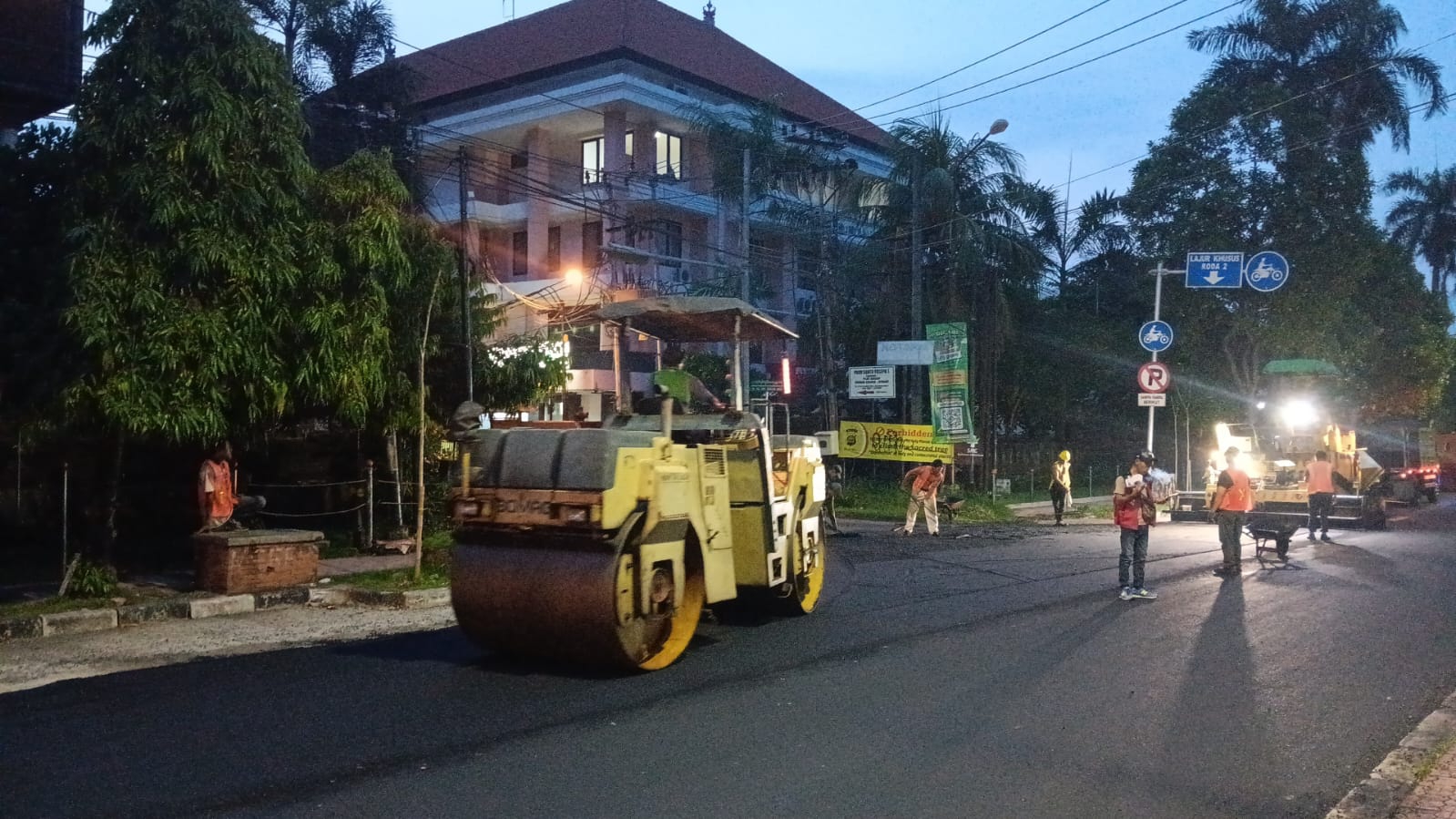 PRIORITAS: Peningkatan infrastruktur jalan kota tetap menjadi program prioritas Pemkot Denpasar. (Humas Pemkot Denpasar)