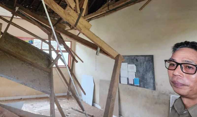 MASIH MEMPRIHATINKAN : Kondisi ruang Kelas I SDN 3 Batukandik, Kecamatan Nusa Penida (Foto: Anggota DPRD Klungkung, Gde Artison Andarawata)