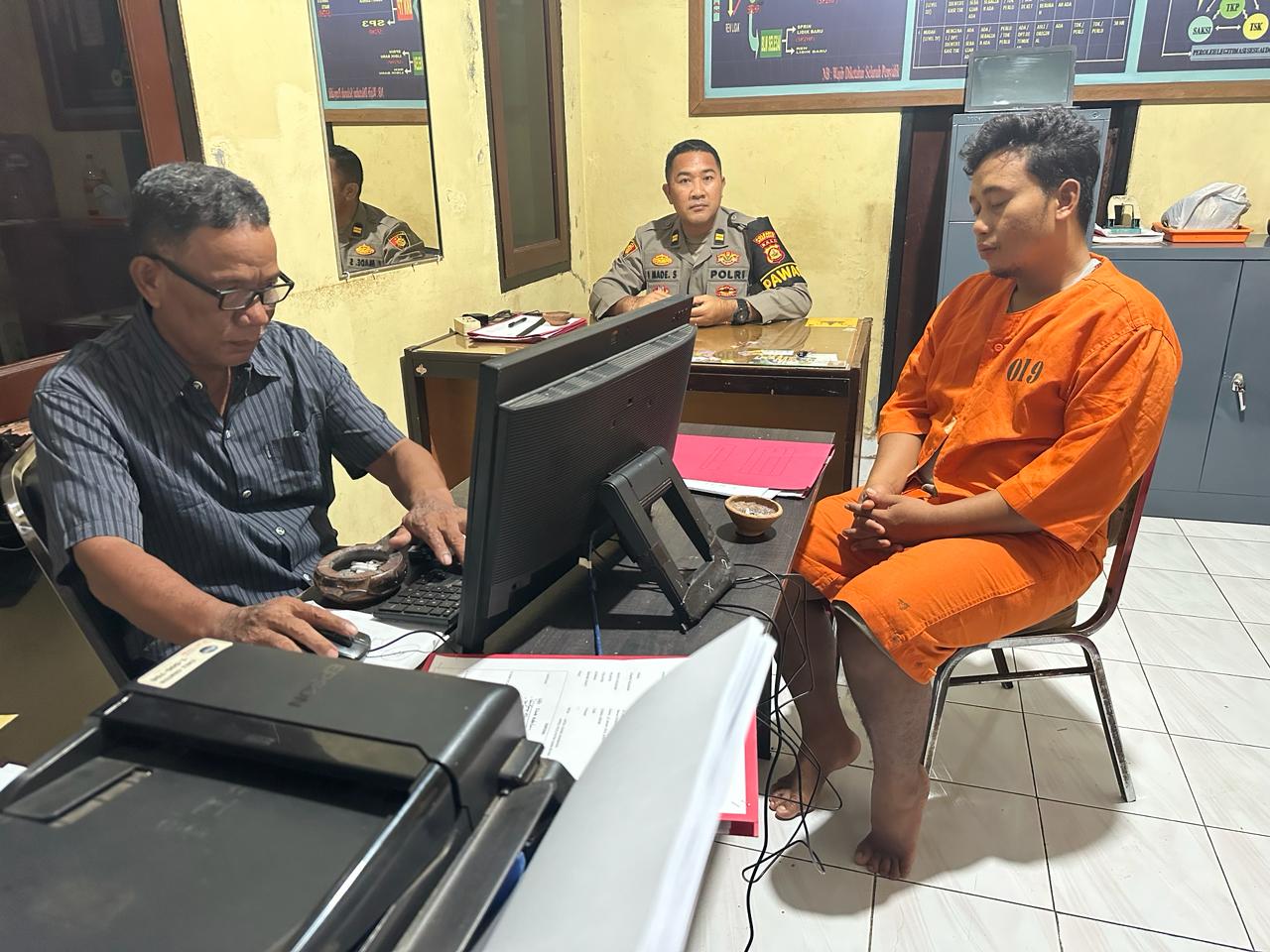 NYOLONG: ABK inisial BSL ini terpaksa berurusan dengan polisi lantaran gelapkan uang perusaan 25 juta untuk foya-foya.