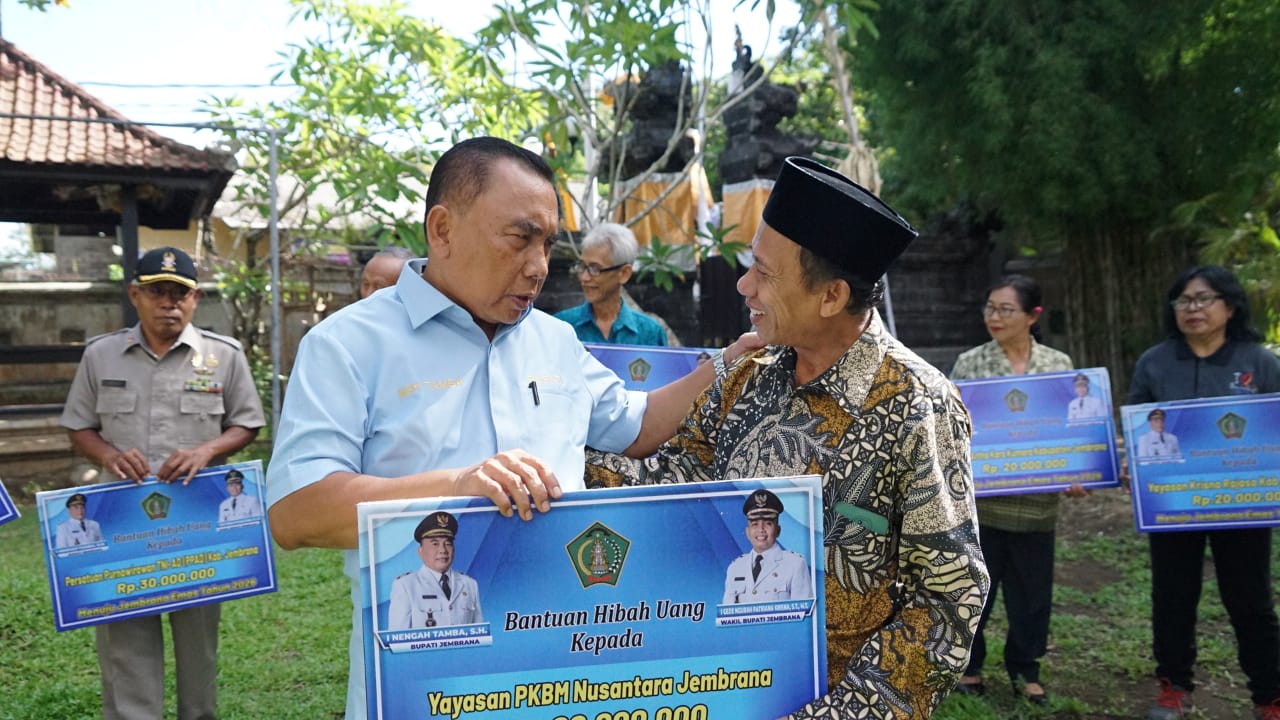 Penyerahan dana hibah kepada 13 Badan atau Lembaga Nirlaba, Sukarela dan Sosial se-Kabupaten Jembrana