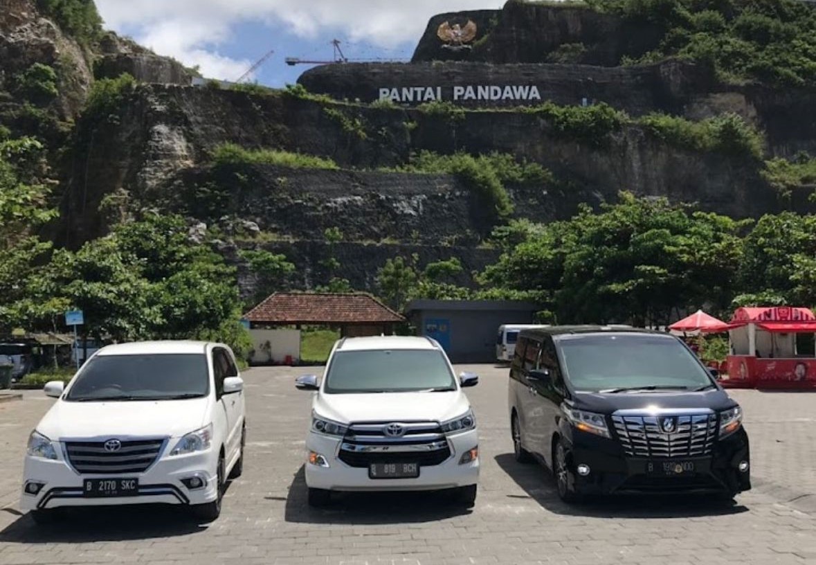 BERWISATA NYAMAN: Berwisata di Bali dengan rental mobil perlu perhatikan beberapa tips.
