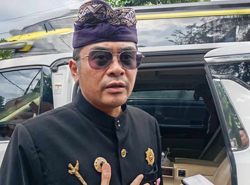 SIAP MELAWAN: Arya Wedakarna sebut akan melawan balik atas sanksi  yang diterimanya.(francelino junior)