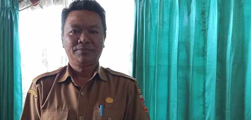 DANA TERBATAS : Kepala Dinas Kependudukan dan Catatan Sipil (Disdukcapil) Karangasem I Made Kusumanegara. (foto:dok.radar bali)
