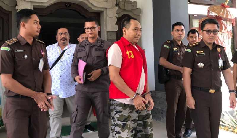 SEGERA DISIDANGKAN  : Pelimpahan tahap II kasus LPD Desa Adat Bugbug oleh Kejati Bali kepada Kejari Karangasem. (Istimewa)