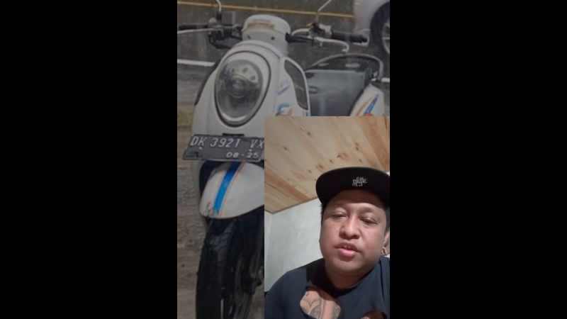 CURANMOR: Sepeda motor Honda Scoopy milik Cintya dicuri orang tak dikenal saat diparkirkan di sebuah warung makan. (francelino junior)