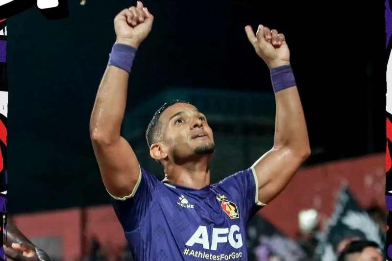 TUNTASKAN PENALTI : Renan Silva menjadi pahlawan kemenangan Persik Kediri dengan mencetak satu gol ke gawang Bali United. (Instagram persikfcofficial)