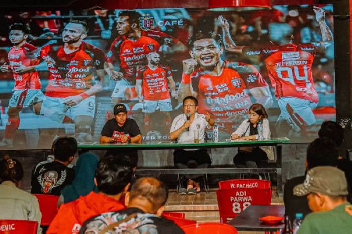 PUISNG: Manajemen Bali United mendadak mengumpulkan komunitas suporter menyusul penonton sepi pasca tiket masuk naik harga.