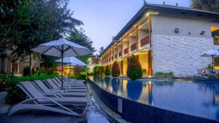 Kolam Renang Utama Grand Whiz Hotel Nusa Dua
