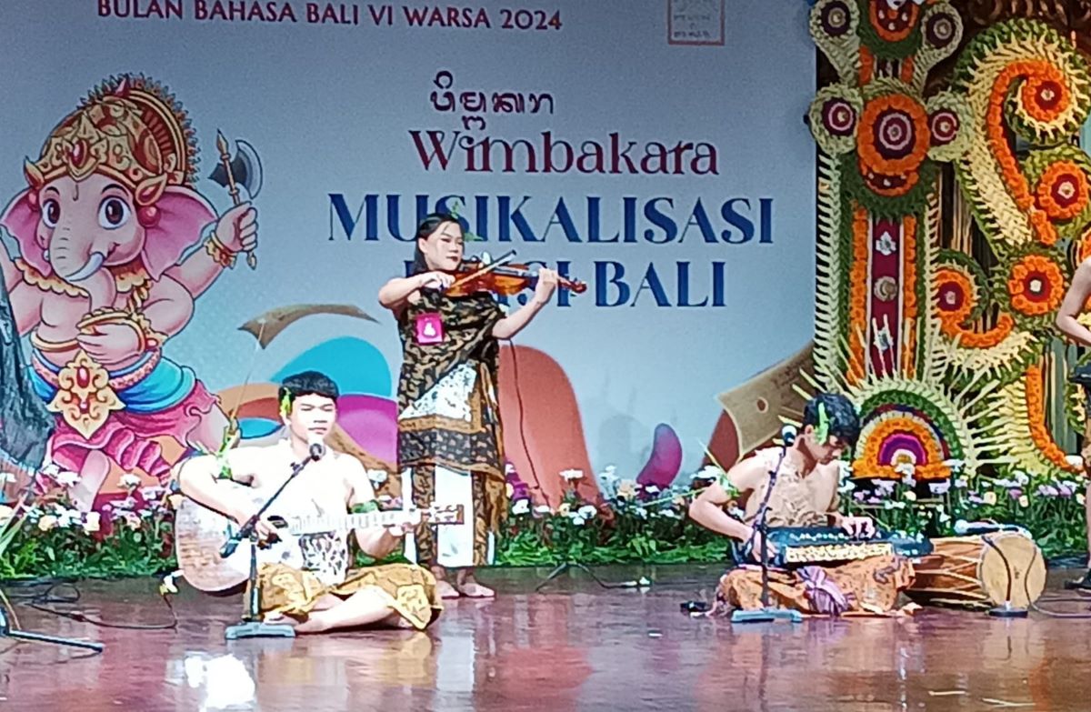 MINAT MENURUN: Penampilan Peserta Musikalisasi Puisi di ajang Bulan Bahasa Bali