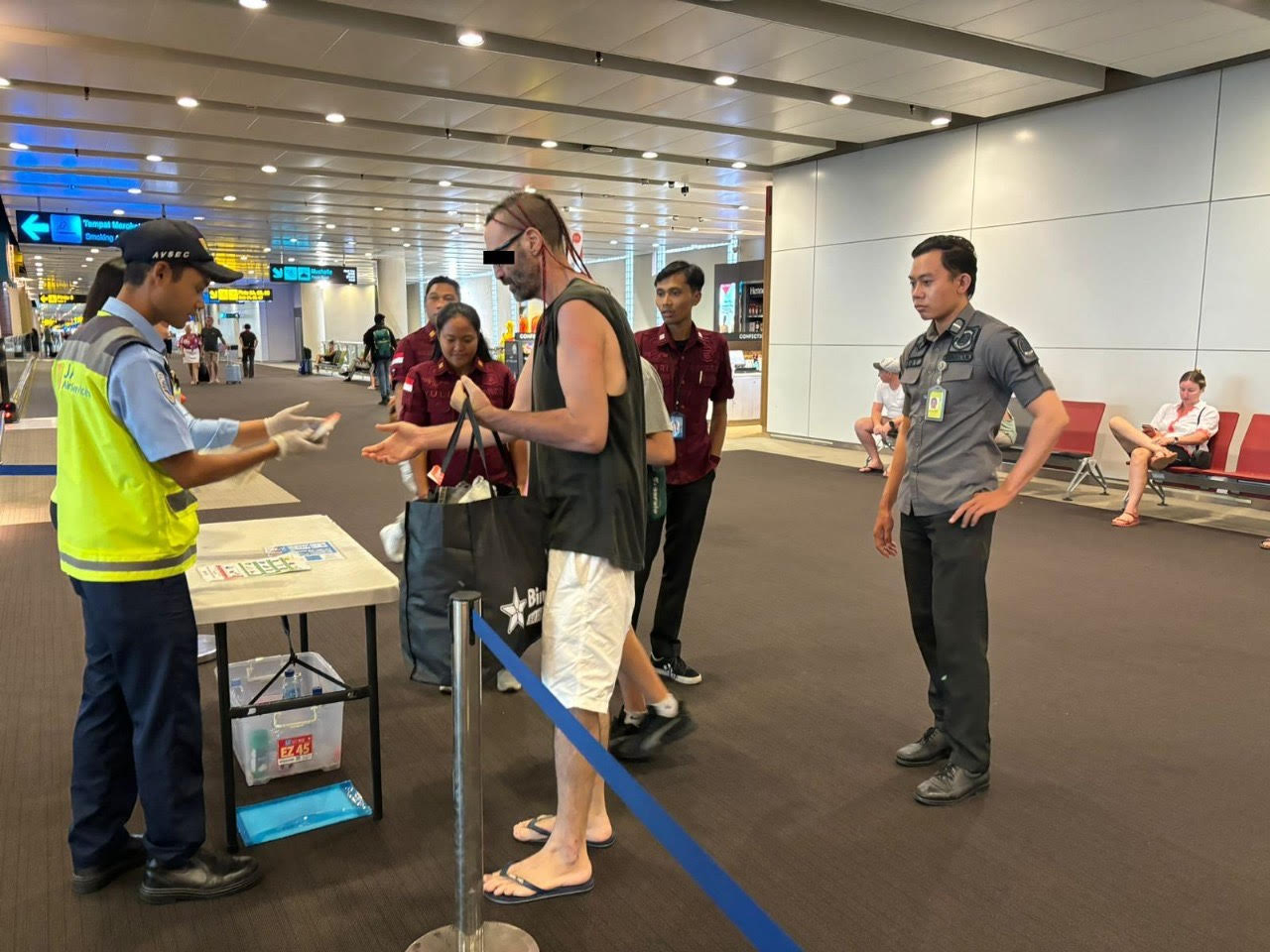 OVERSTAY: WNA Australia berinisial TJM,46, beserta putranya JAM,15, karena telah melanggar Pasal 78 Ayat 3 Undang-Undang Nomor 6 Tahun 2011 tentang Keimigrasian.