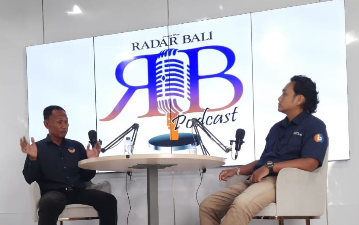 MENUJU DPRD TABANAN: Caleg Nasdem Dapil Kediri-Marga, I Wayan Sukariana, 56, hadir di podcast Radar Bali.