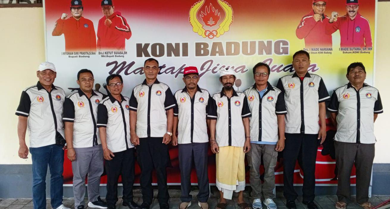 BANGKITKAN SEMANGAT: Beberapa pengurus PERCASI fotob bersama