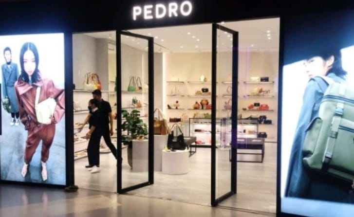 KECOLONGAN: Outlet Pedro di kompleks Beachwalk  Kuta Bali
