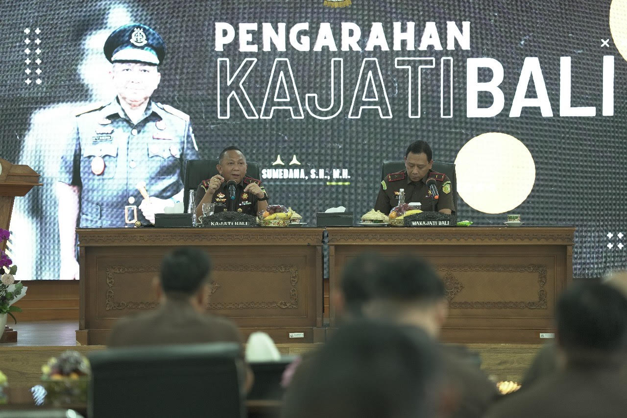 Kepala Kejaksaan Tinggi Bali  Dr. Ketut Sumedana menggagas pola pengakan hukum berbasis lokal.