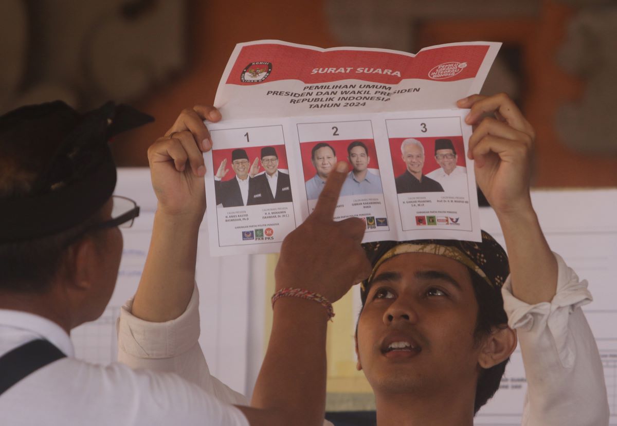 KEJUTAN: Penghitungan surat suara Pilpres di TPS 35, Panjer, dalam Pemilu pada 14 Februari 2024.