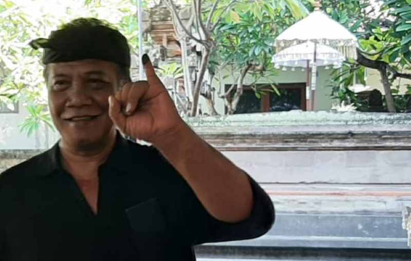 MELESET TARGETNYA : Ketua DPC PDIP Klungkung, Anak Agung Gde Anom. (dewa ayu pitri arisanti)