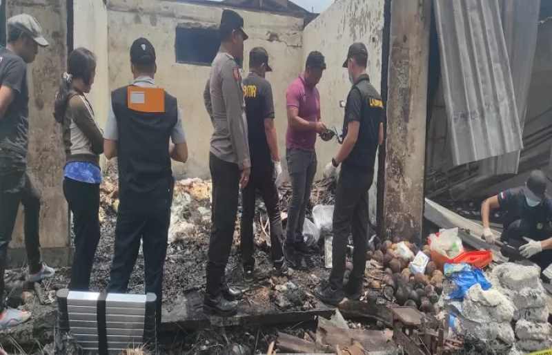DAPAT SANTUNAN : Pasar Menanga,Karangasem, usai terbakar beberapa waktu lalu. Kini santunan sedang diurus pencairannya.(dok.radar bali)