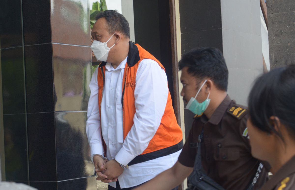 VONIS MENCEKIK: Mantan Koordinator Satuan Pelayanan UPPKB Cekik Gilimanuk, yakni terdakwa I Made Dwi Jati Arya divonis lebih berat dari tuntutan jaksa.