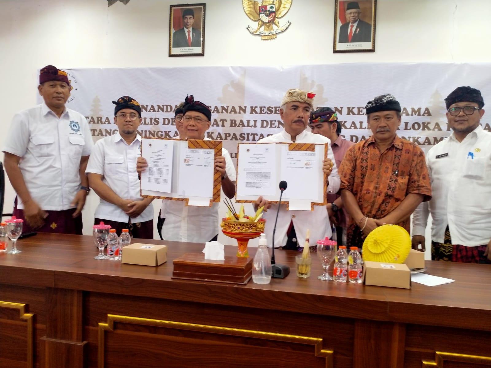 KOLABORASI: Majelis Desa Adat Bali Bersama Kalpika Bali Sepakat Gunakan Aplikasi Digital "Bankamda Kalpika Bali".