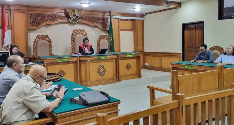GAGAL UPAYA PRAPERADILAN : Suasana sidang praperadilan IWM yang gagal. (Istimewa)