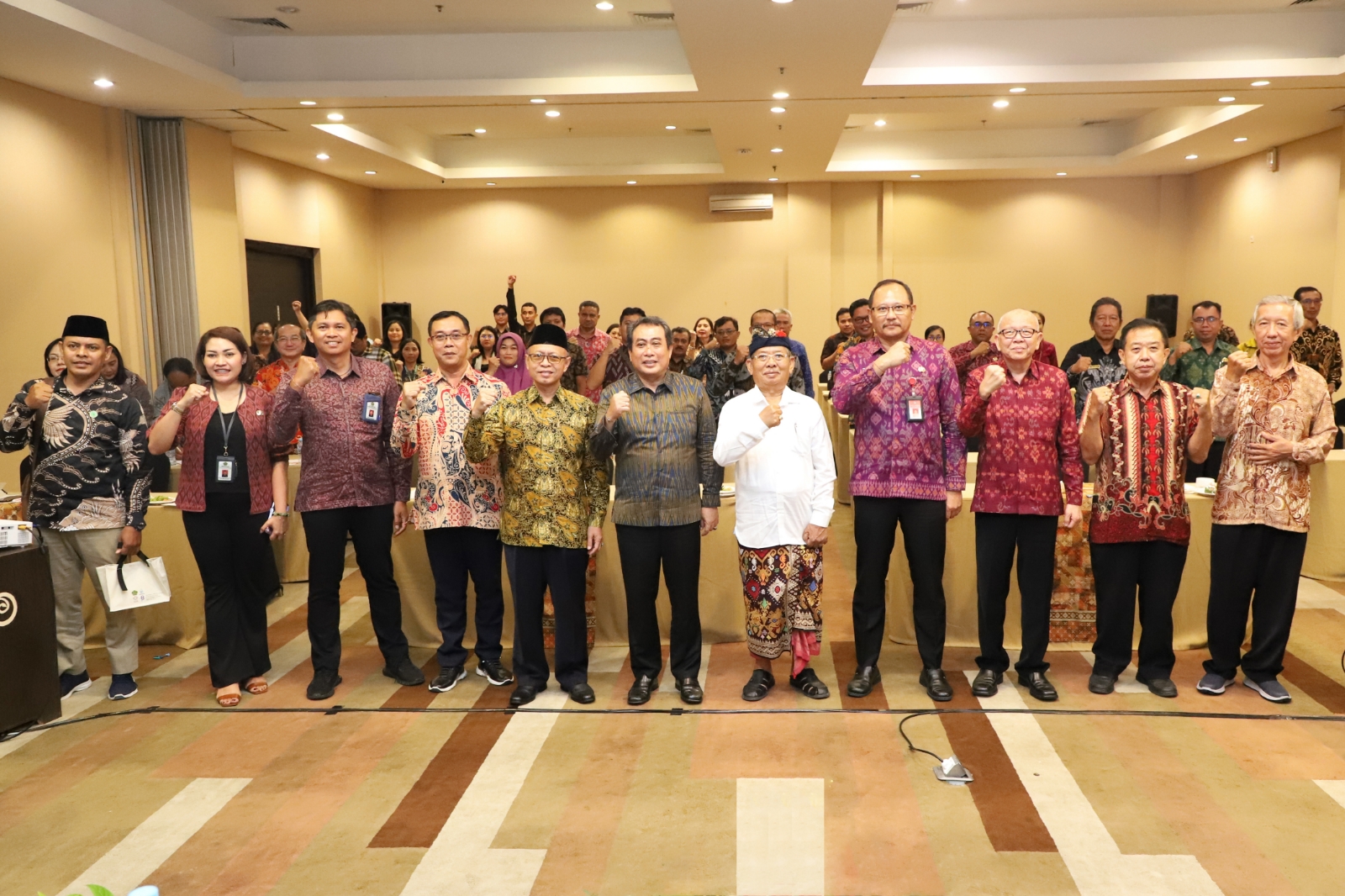 DIALOG: Anggota DPR RI IGN Kesuma Kelakan (tengah) saat mengikuti dialog gelaran Kemenag Bali di B-Hotel Denpasar, Jumat (16/2/2024). (Kemenag Bali)