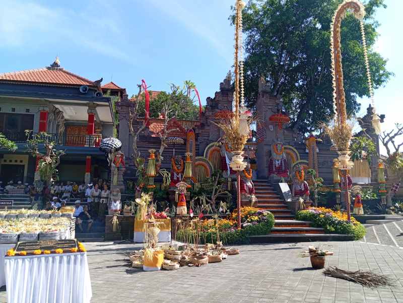 GELAR RITUAL : Proses Karya Rsi Gana, melaspas saha mupuk pedagingan Pura Prajapati desa adat Ubud, pada Senin(19/2/2024). (Istimewa)