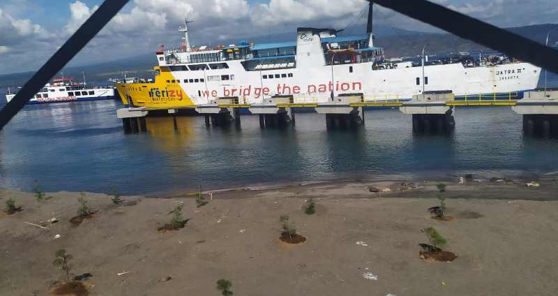 AKAN LEBIH BERGAYA BALI : Salah satu sudut dermaga Pelabuhan Gilimanuk. (m.basir/radar bali)