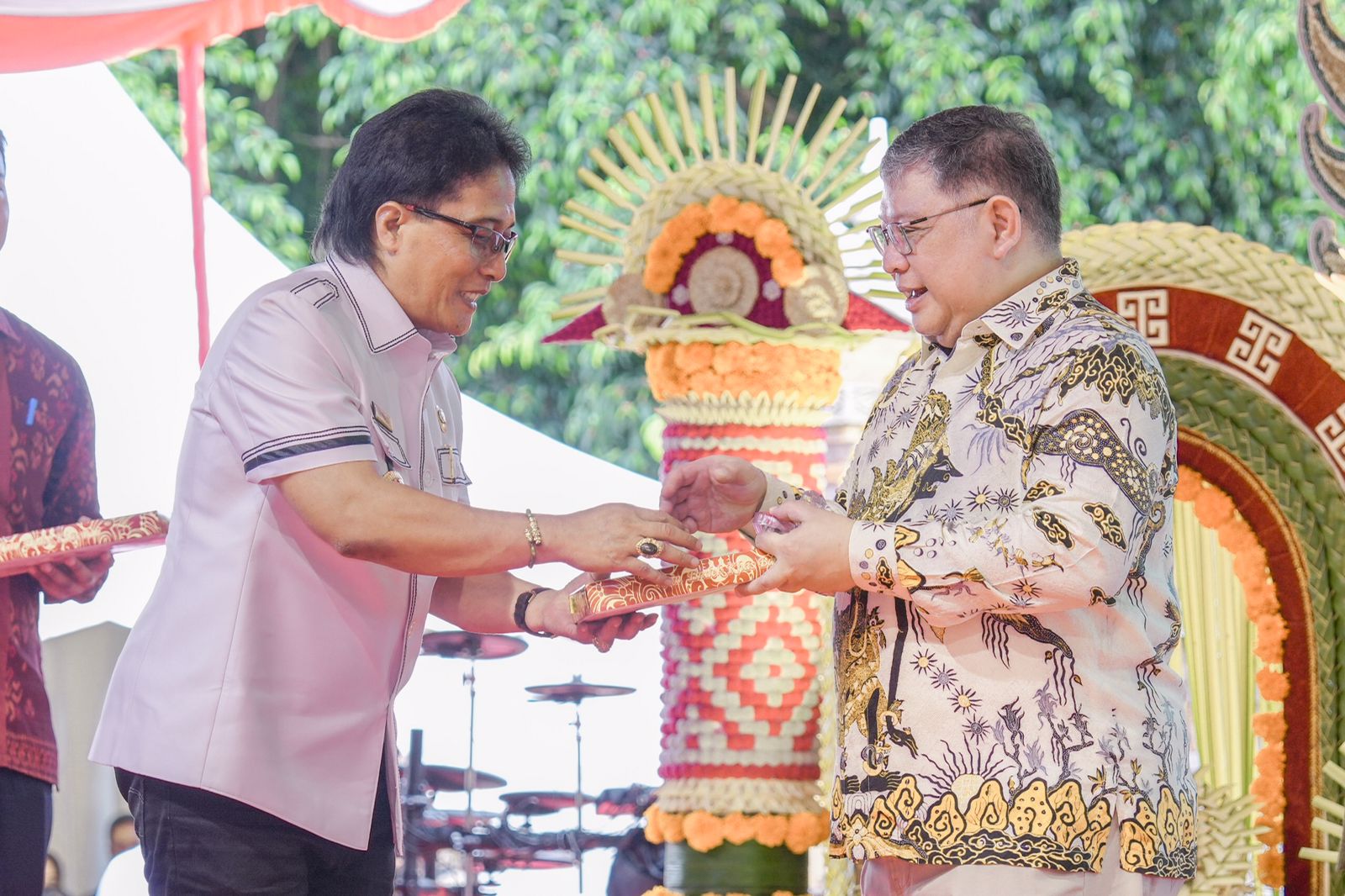 Bupati Giri Prasta saat menghadiri acara pisah sambut Kepala Kejaksaan Tinggi (Kejati) Bali di Jaya Sabha Rumah Jabatan Gubernur Bali, Jln Surapati Denpasar, Rabu (21/2).